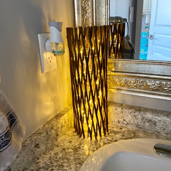 Beautiful lighting or vase - Picture 3 of 4